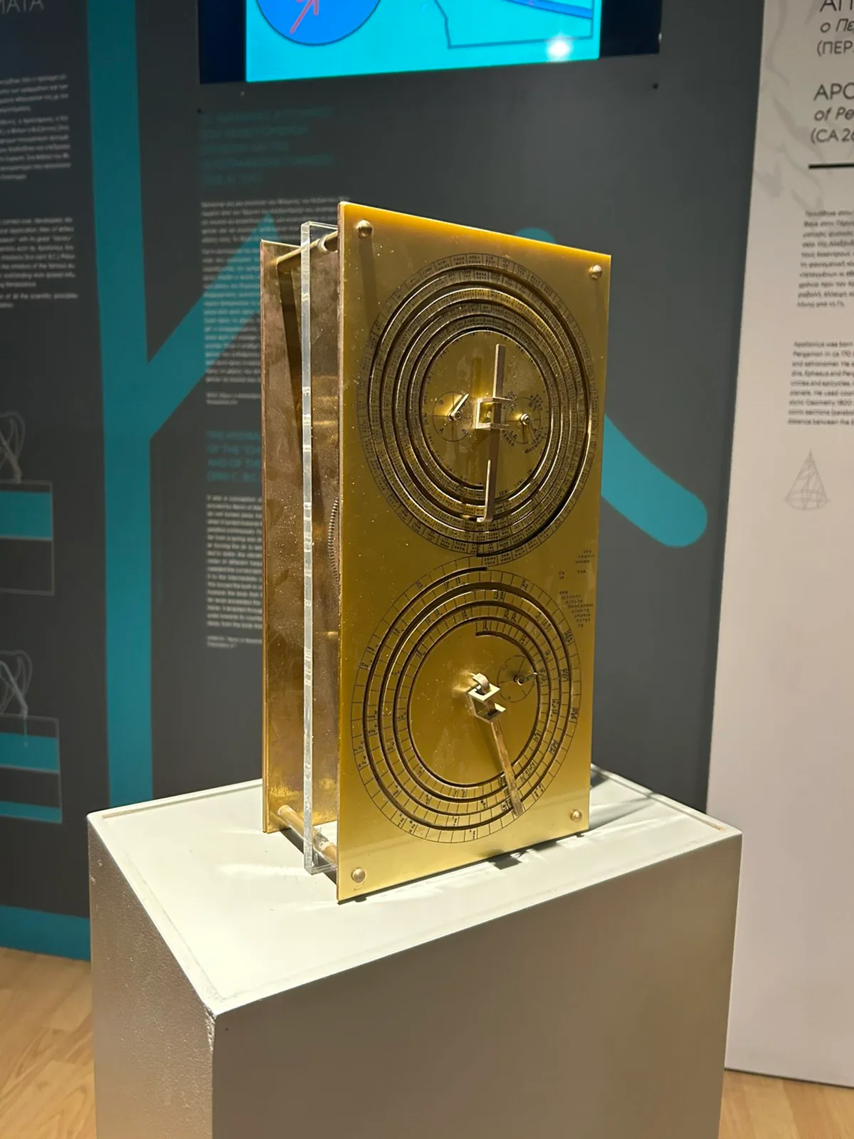 Back of a reconstructed Antikythera mechanism showing two spiral dial systems